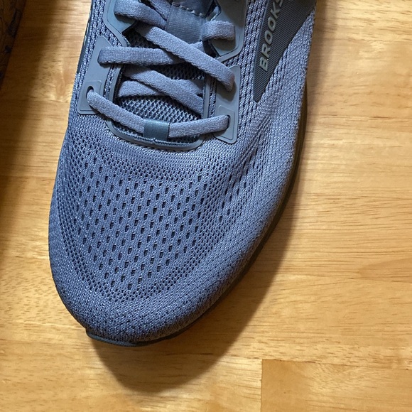 Mens Brooks - Picture 2 of 5